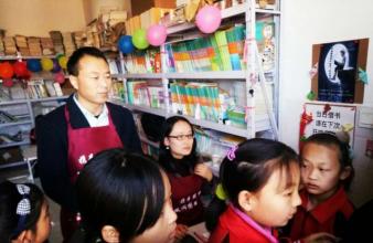 參加社會公益，為北京金地實驗學(xué)校開設(shè)圖書館、捐書等